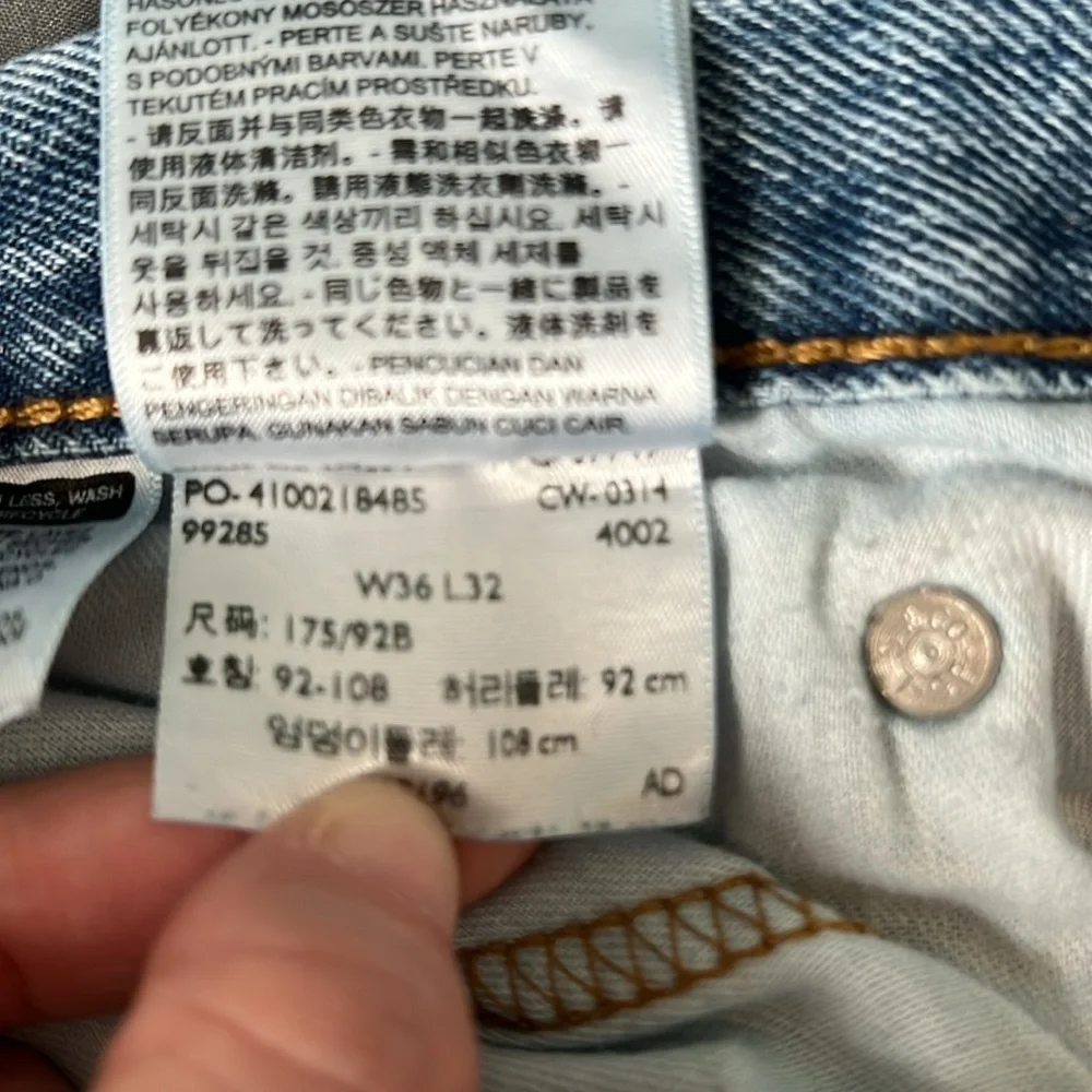 Levi’s 505 Regular Fit Straight Leg Light Wash Size 36